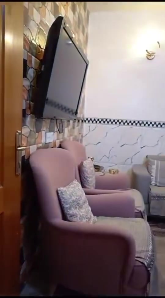 🏠مشتمل للبيع حديث للبيع فقط نواب الضباط 

المساحه 93 متر
واجهه 5.20 سنتم 

🔷 بناء حديث 

🔹الطابق الأول
استقبال ومطبخ وصحيات وغرفه نوم 
🔹الطابق الثاني
غرفتين نوم وصحيات

🌍 الموقع بغداد الأمين الثانيه حي الاعلام
خلف ماركت البشير

✅ السعر البيع : 210  مليون مع مجال بسيط

مؤجر حاليا بوارد 650 الف دينار شهريا 

للاستفسار آكثر الأتصال على الأرقآم المذكورة 

 *********** الفرع الرئيسي 
*********** مكتب ادم

إو مراجعة مكتب آدم للعقار الفرع الرئيسي
