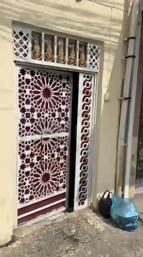 السلام عليكم
بيت معروض للبيع مساحته بالأصل ٩٤ بس بالسند ٨٤ ونص 
النجف الاشرف الجديده الثالثه قرب الحمام الشعبي 
السعر 130 وبي مجال قليل 
للتواصل ***********
