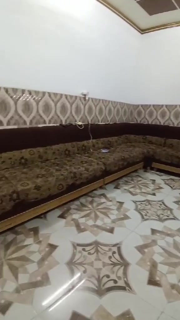 هذه لفديو ماعده الزاويه الي ماتشبهمم ماللبيع 9 متر خشب عراقي مابي اي خلل ونضيف المكان ايمن تل الرمان رقم لتلفون *********** السعر ٢٠٠ وبي مجال
