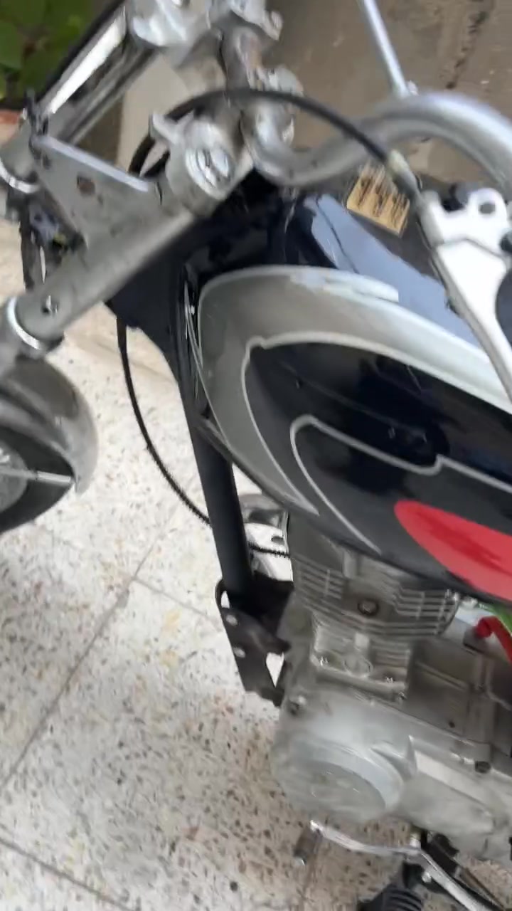 السلام عليكم دراجه يراني نامه شلامجه اصلي. موديل 2018 
دراجه يرادله فقط كهربايات   
مكاني بغداد المدائن منطقت الورديه   
السعر. 300. وبيه شي قليل. 
رقم. ***********
