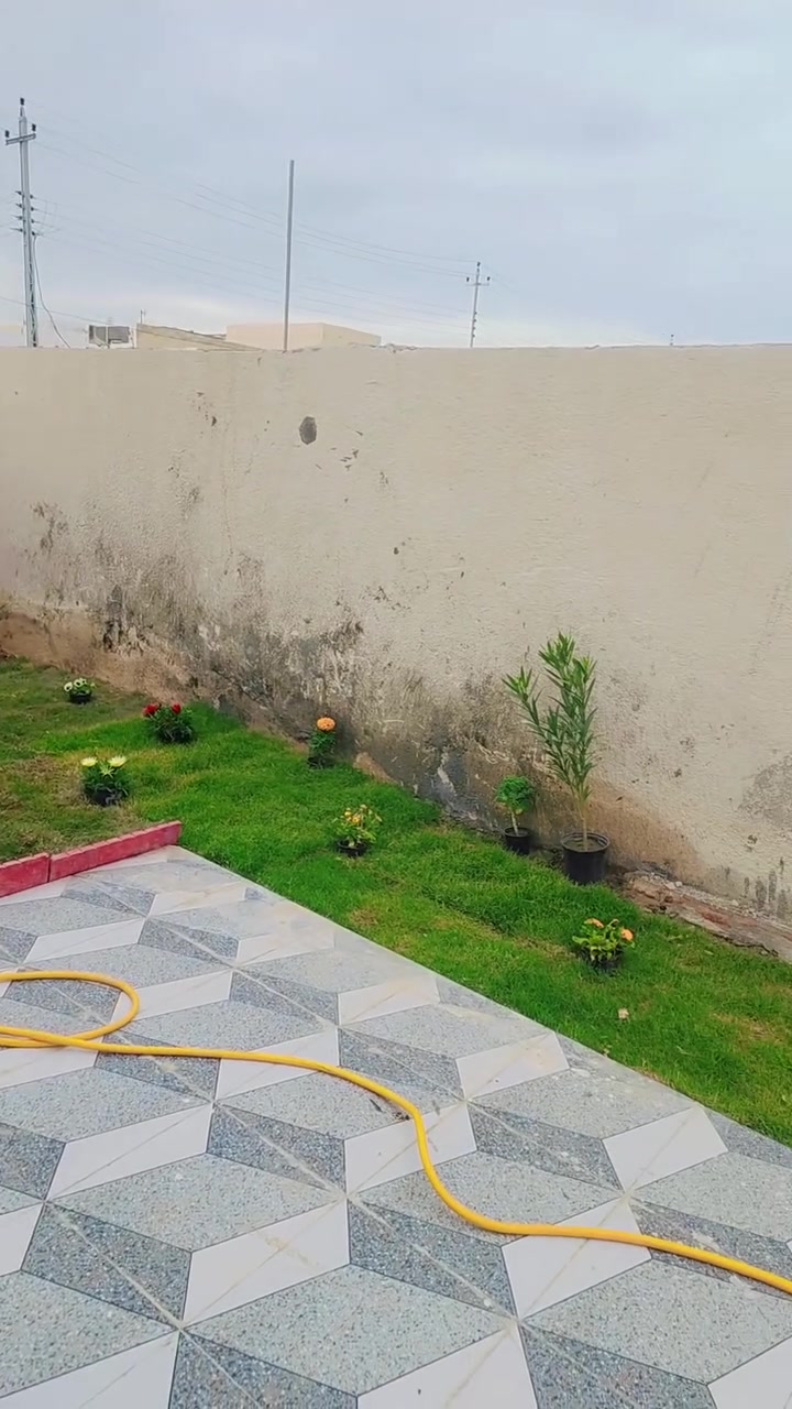 سلام عليكم
عقار للبيع طابق واحد ركن في الشراكية مجمع بوابة المثنى 
المساحة ٢٢٠ متر مربع 
كراج مساحته ٨٥ متر 
استقبال مساحته ٥x٦ مع حمام خارجي
صالة مساحتها ٦x٤
مطبخ مساحته ٥x٤
موزع مساحته ٣x٦
غرفتين مساحتهن ٦x٤
(صحيات) حمام داخلي مع تواليت داخلي..
مناور عدد اثنين 
كهرباء وماء وانترنيت واصل وخير من الله 
البيت جاهز وما ناقصه بس تكعد بي.
السعر ٣٥ بيد البائع 
١١٦ مليون مطلوب للمصرف العقاري

رقم الهاتف/ واتساب فقط
***********
