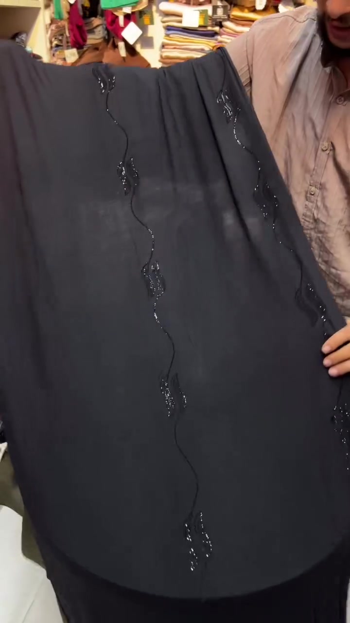 ملابس • ماكو تفاصيل