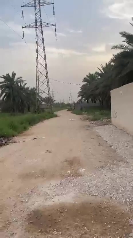 قطعة أرض للبيع مساحة 500 متر واجه 16 متر طابو سند 25 (تحويل إقرار محكمة بإسم المشتري) متوفرة كافة الخدمات/ الموقع كربلاء - شارع طويريج كربلاء منطقة العامرية عمود 207  تبعد عن شارع طويريج كربلاء 500 متر تبعد عن مركز مدينة كربلاء 8 كيلو 📞تصلح للسكن أو منتجع ترفيهي/🏢*********** /*********** سعر 65 مليون وبيها مجال الراوس بسياره /
