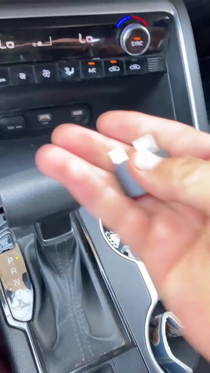 بعدك تستخدم CarPlay بسلك؟ تخلّص منها! 🔥
حوّل نظام سيارتك إلى CarPlay وAndroid Auto لاسلكي بكل سهولة مع MINI Wireless Adapter 📱✨

مجرد توصله بالسيارة، وتسوي الإعداد أول مرة، وبعدها تقدر تستمتع بـ:
🎵 موسيقى بدون أسلاك
🗺️ خرائط وملاحة
📞 مكالمات
📱 استخدام CarPlay وAndroid Auto بسهولة

⚡ سريع ومستقر
📦 حجمه صغير وما ياخذ مكان
🔌 سهل الاستخدام والتوصيل

خلي قيادتك أريح وأرتب… وتخلّص من سالفة الأسلاك! �
