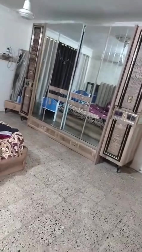 غرفه نوم تركيه اخت الجديدة تكمه وثكيله مو من هاي الخفيفه ٩ قطع نظيفه بس المخزن مال الجربايه طك والشازلون فالت برغي رجلها كلششش نظيفه الكنتور ٦ بيبان  ٤ باب و٢ سلايت الغرفه ضخمه وثكيله
*********** واتساب
