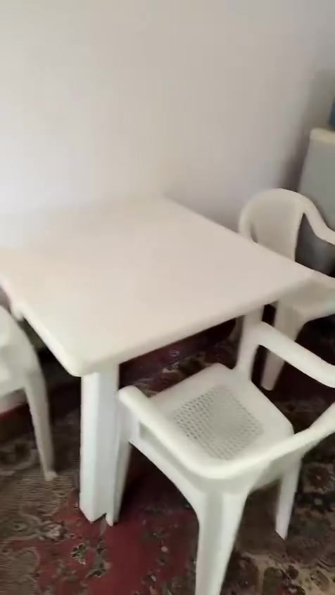 غراض شقة كامله للبيع
***********

