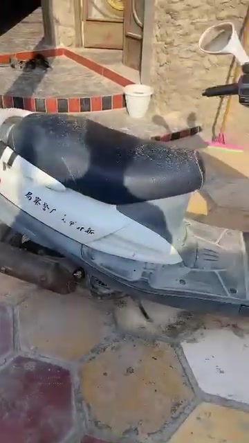 السلام عليكم 
دراجه للبيع  سيام سرعه 140

دراجه مكفوله كلها شغاله برغي مامفتوح
سلف وكهرباء شغاله
الديوانيه
لسعر/300

***********
