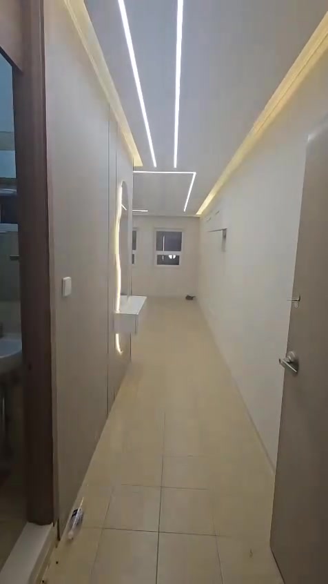 شقه زيرو ديكورات كامله شامله المطبخ والغرف بالB8طابق اول شقه حيل مرتبه ممطلوبه تحتوي عله ثلاجه وغساله وبلازمه وسنك وسبالت جدد للبيع للاستفسار ***********
