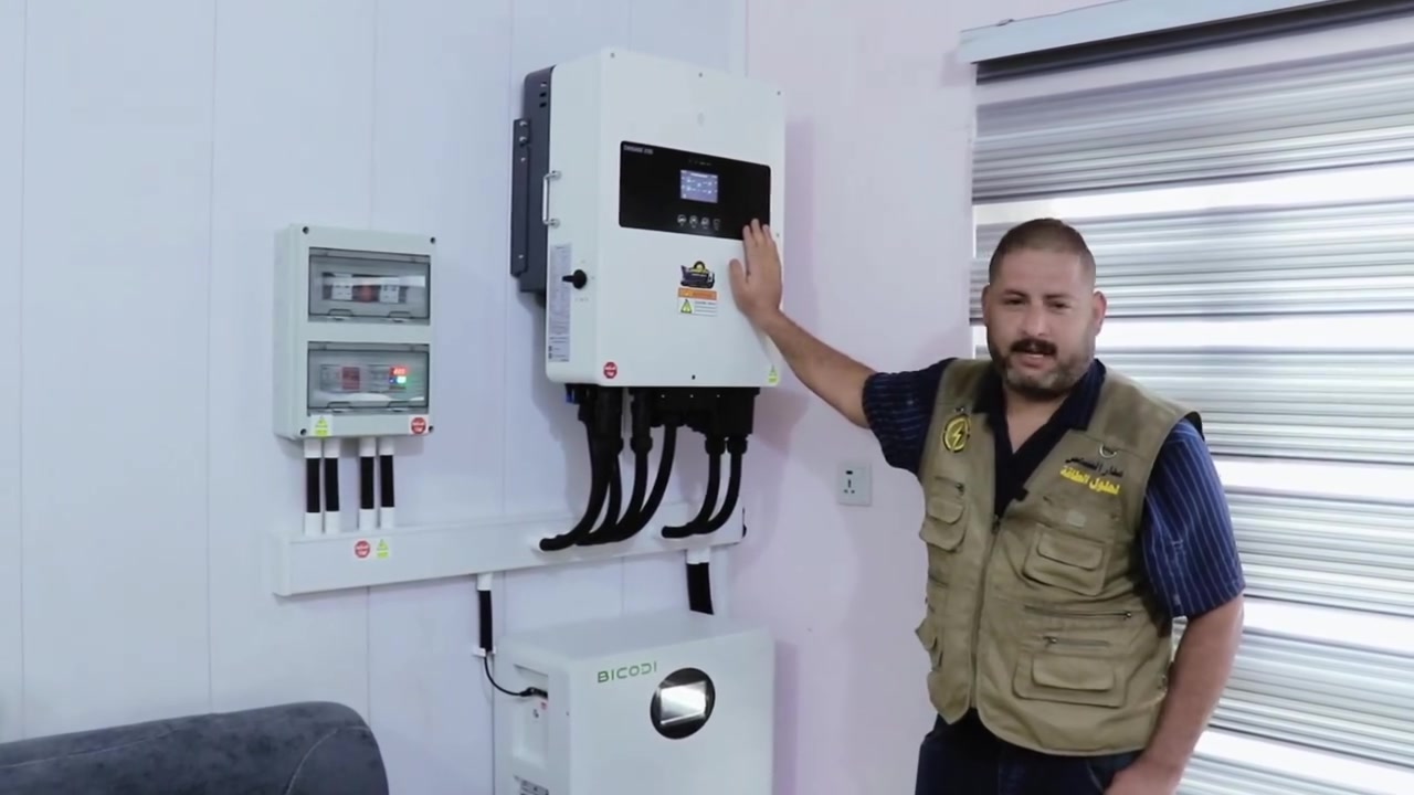 ☀️ مشروع جديد ينضم إلى قائمة أعمالنا المميزة في عالم الطاقة المستدامة! ☀️
يعلن مكتب مدار الشمس لحلول الطاقة عن إتمام تنصيب منظومة طاقة شمسية متكاملة وبأعلى معايير الجودة لـ "مدارس الصفاء الأهلية"، لتوفير طاقة مستقرة ومستدامة على مدار الساعة.
🔋 مواصفات المنظومة:
 القدرة التشغيلية: 40 أمبير نهاري / 15 أمبير ليلي.
 الانفيرتر: انفيرتر CHISAGE بقدرة 10 كيلوواط (مع ضمان لمدة 5 سنوات).
 البطارية : بطارية BICODi بسعة 16 كيلوواط (ضمان لمدة 10 سنوات: 5 سنوات استبدال + 5 سنوات صيانة).
 الألواح الشمسية: ألواح LONGI Hi-MO X10  عدد ( 18 )فائقة الكفاءة بقدرة 650 واط.
💡 نحن لا نبيع منتجات فقط، بل نقدم حلول طاقة مضمونة وموثوقة تعتمد عليها!
📍 تفضلوا بزيارة مكتبنا:
مدار الشمس لحلول الطاقة 
الديوانية الحمزة الشرقي - قرب فلكة الجبور - مقابل جمعية عين الفهد.
📞 للتواصل والاستفسار:
 وليد الجابري: ⁠***********⁠
 حيدر حسن الفتلاوي: ⁠***********⁠
#طاقة_شمسية #مدار_الشمس #لونجي #انفيرتر #الديوانية #طاقة_مستدامة #حلول_الطاقة
