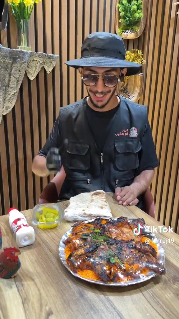 ***********
 ابو يعكوب مسويلكم عرض 
نص دجاجة ونص اجنحه السعر 10 الف
