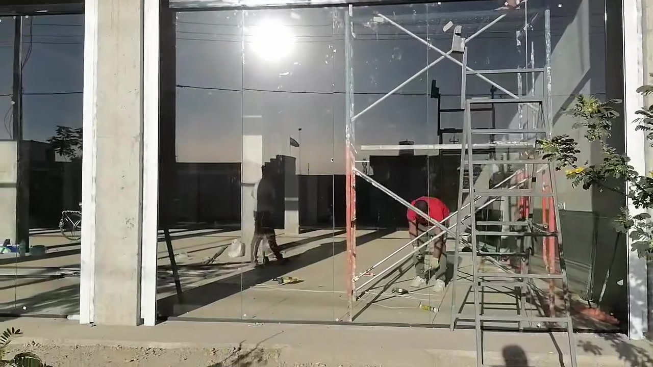 🔷 معمل الرحمن للزجاج والألمنيوم 🔷
متخصصون بتجهيز وتركيب جميع أعمال الزجاج والألمنيوم بأجود المواد وأفضل التشطيبات.
🔹 نوع الجام: زجاج شفاف / سيكوريت
🔹 السماكة: 10 ملم
🔹 الألمنيوم: حسب نوع العمل والمواصفات المطلوبة
🔹 المواد: سيليكون، ربل، جوانات، إكسسوارات تثبيت، براغي، فيشرات، مفصلات، مسكات، أقفال وجميع مستلزمات التركيب.
✅ قص وتجهيز حسب القياسات
✅ تركيب وتثبيت وضبط كامل
✅ تنفيذ جميع أعمال الزجاج والألمنيوم
📞 للاستفسار والطلبات:
***********
معمل الرحمن — جودة في العمل، دقة في التنفيذ.
