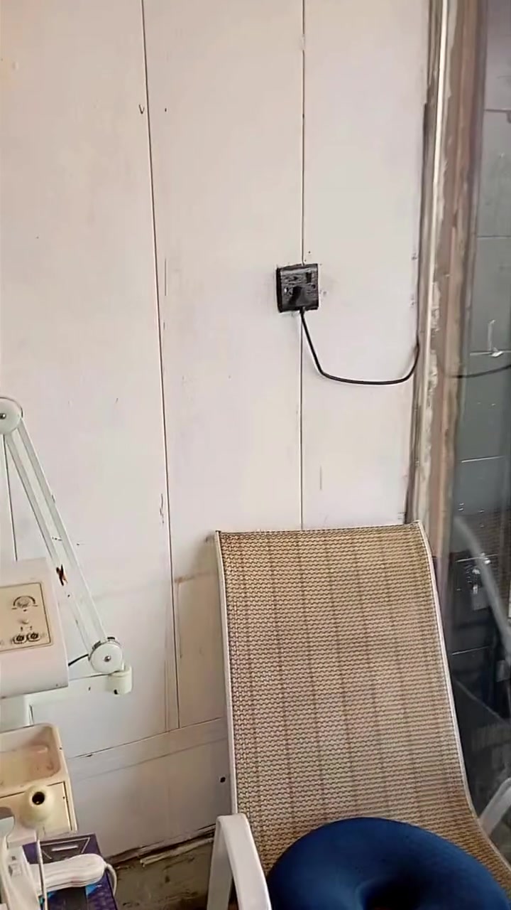 محل حلاقة • شارع ١٧ • جهاز ليزر