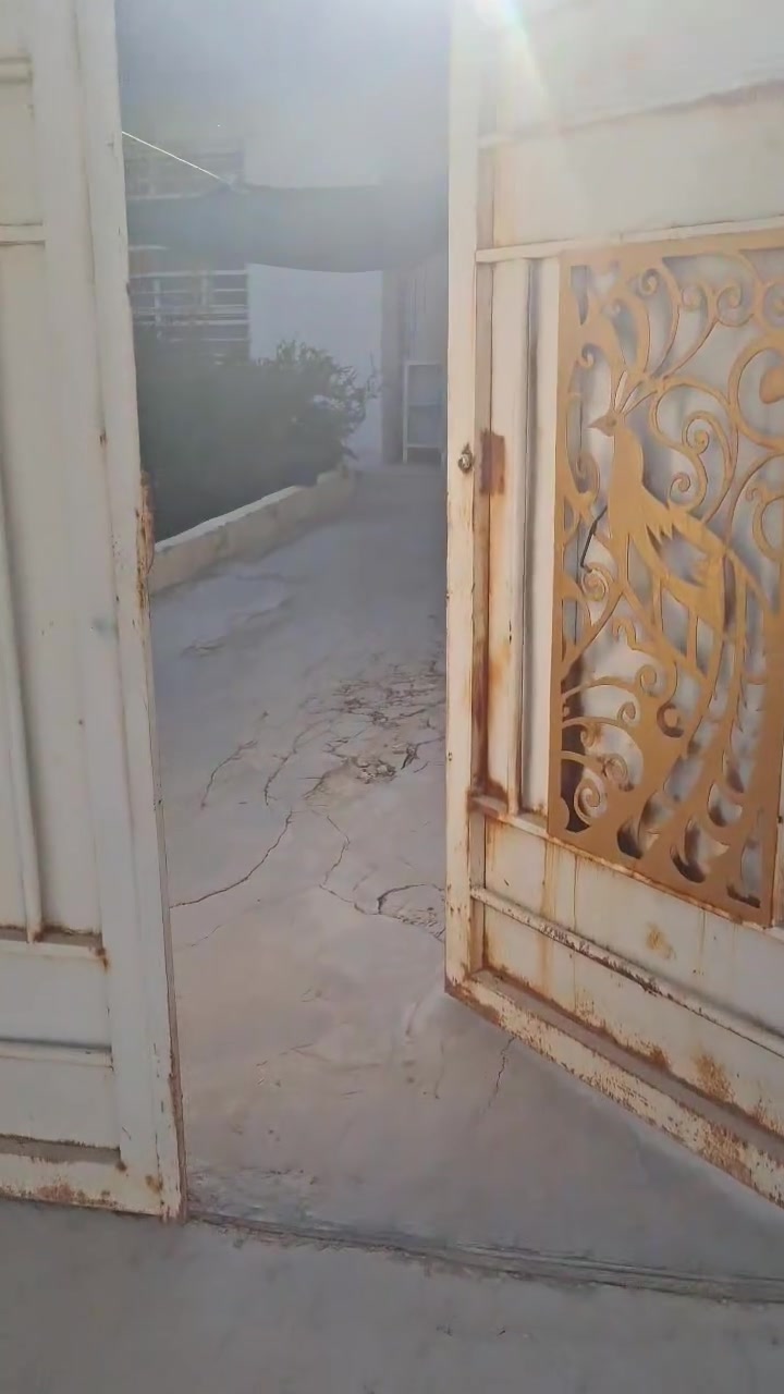 بيت للاجارفي شارع الحوراءزينب فوك من فندق البارون عامود٨٤مساحه البيت ٣٠٠مترالتصوير بالفديو الاثاث الموجود كله للبيع على الراغب الاتصال على ***********
