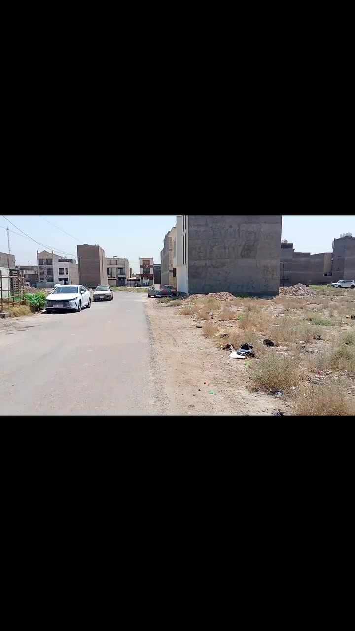 فرصة استثمراية وسكنية ممتازة في منطقة التاجيات أرض للبيع بموقع استثنائي (ركن)

°المساحة 200 متر مربع (المواجهة 10 مترXالنزال 20 متر)

•الخدمات والمميزات :
•متكاملة الخدمات كهرباء ومي ومجاري وتبليط
•قريبة من مدرسة حكومية 
•قريبة من مشروع مستشفى حكومي كبير تابع للعتبة (منطقة واعدة وذات قيمة استثمراية متصاعدة).
•قطعة ممتازة للبناء السكني أو للاستثمار المستقبلي.

•للاستفسار والتواصل مع المالك مباشرة : ***********
