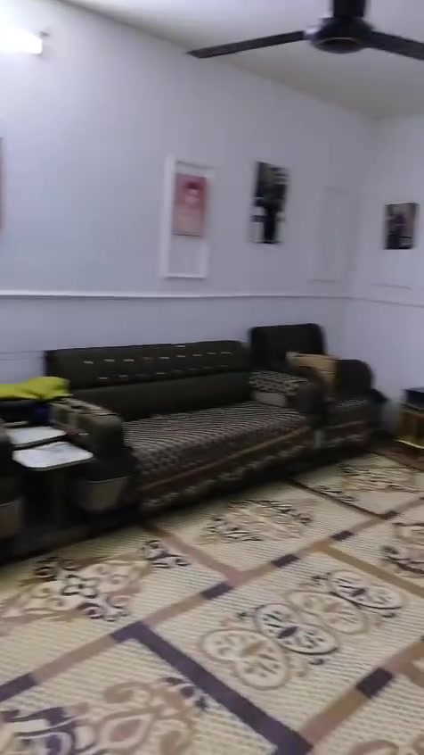 بيت للبيع 175 متر بخدمات مسقط شارع حسين العطواني بالفرع الي بصفه شارع ممبلط كصو قبل كم يوم راح يباشرون بي موقع كلش حلو ويمك افران واسواق ومطاعم ومرطبات النبراس ومضمد كلشي موجود ع شارع مالته 
غرفه نوم جوه ثنين وفوك ثنين جوه صغار غرف نوم وستقبال ومطبخ وحولي كعده جبير مفتوح وصحيات   

سعره 85 مليون  
للاستفسار  صاحب الدار
 

***********

***********

