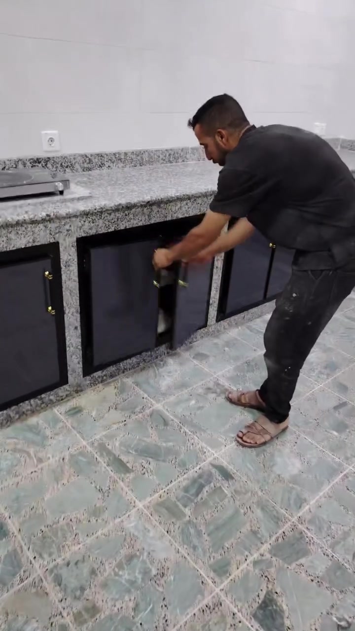 معمل عين العرب للالمنيوم كاونترا سعودي +تركي تحشاه خشب
ابواب تركيه محجرات درج شبابيك كافه الالوان
***********
