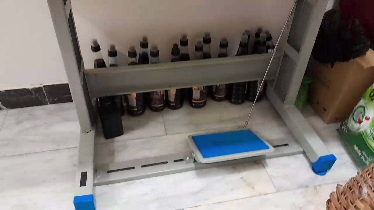 مكينه خياطه جوادرملابس الخيط سراوين تدعم كول الفئات شغاله كلشي مابيه مجردتعيار٦٠٠الف وبيه مجال***********