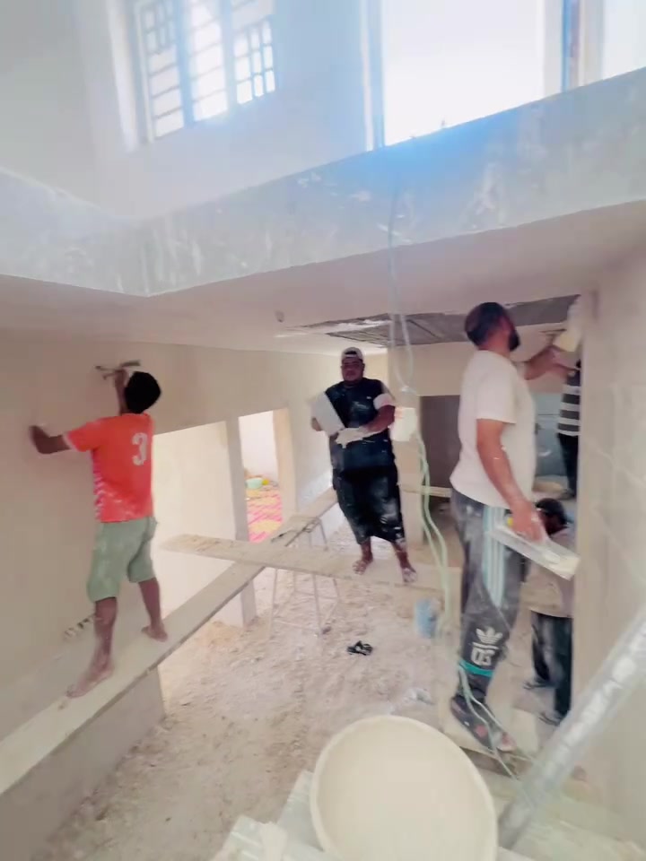لباخين الموصل حصرا  أسعار مناسبه
كادر جاهز للعمل اتصل ثاني يوم يمك👷🏻‍♂️***********

نص مكتوب في الصور:
- O HONOR X9b 108MP Ultra-Sensing Camera 14:58 2024/08/15
- قبل بعد