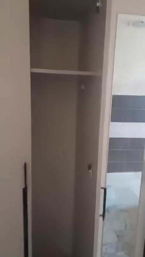 سلام عليكم غرفه نوم نضيفه كامله هيه والدوشك سعر 325 عنوان بغداد الحريه ***********
