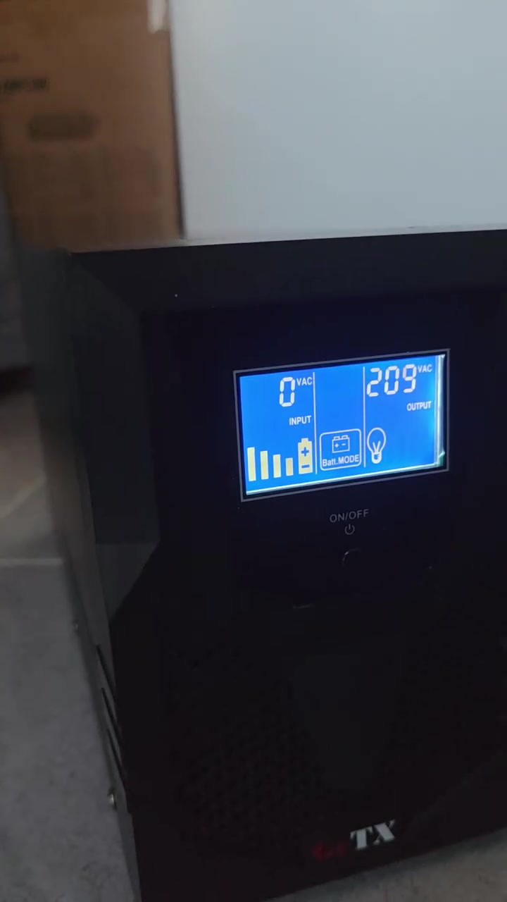 للبيع يو بي اس اوفلاين براند getx حجم 2000va/1200w نظيف كلش ياخذ بطاريات 12v×12a يعني يشتغل وقت اطول ب 10 دقايق من غيره ومبدل بطاريات long قبل جم شهر // سعرة 65 الف قفل // مكاني بغداد-الدورة وتوصيل ما عندي // ه‍ ***********
