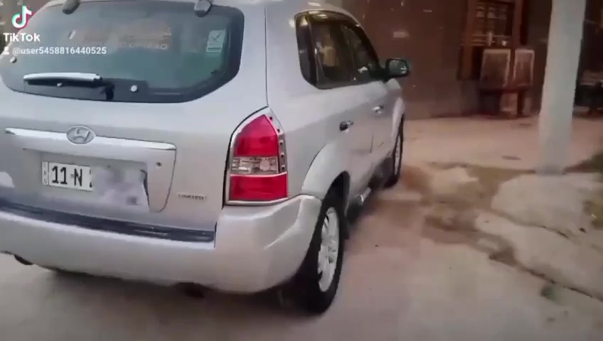 سلام عليكم للبيع سياره توسان موديل 2009 سياره جاهزه من كلشي سنتر لوك  تبريد ثلج تخم تاير دواخل نضيفه شاشه لمس محرك كير حداديه شاصي مكفولات كير اوتوماتيك 

مصبوغه عام 
السعر 81 وبيها مجال بيع مستعجل 
مكاني حله 
‏‪***********‬‏