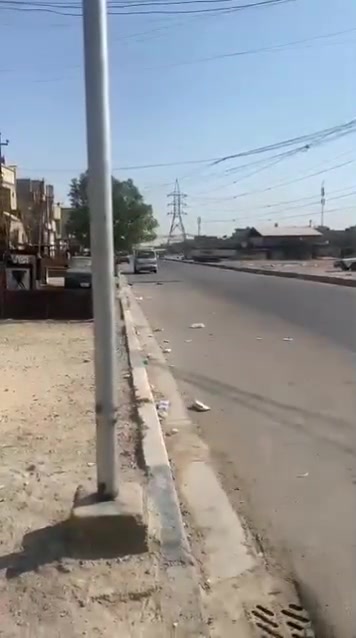 سلام عليكم بيت 100 متر بناه جديد  طابق واحد   واجهه ٥ ونزال ٢٠ مكان بغداد حي الكوفه شارع صوره مقابل مكتب لصلطان خامس بيت عن لشارع *********** السعر 100 مليون