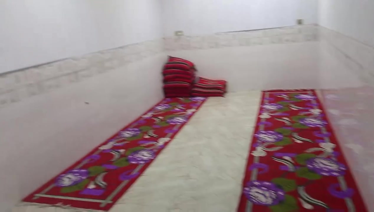 بيت  رهن بحي الغدير 150متر ب25سنه وقابل بشارع المشجر ***********
