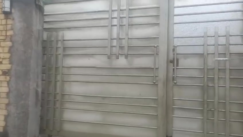 السلام عليكم بيت زراعي ببدعة الرحمه قريب على الشهداء مساحته 200متر بناء حديث كونكريت واجهه 10والنزال 20 متكون من غرفتين وصاله ومطبخ واستقبال وحمامات داخليه وخارجيه ومنورين للاستفسار الاتصال على الرقم ***********
