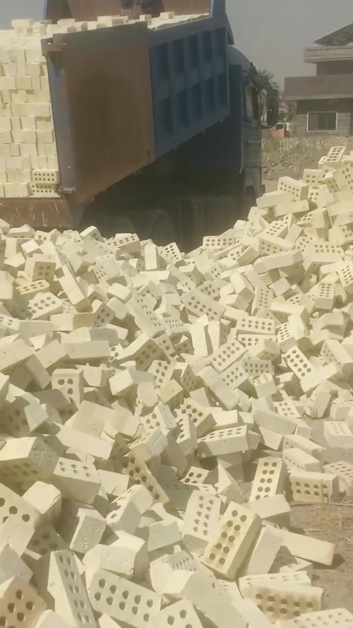 شركة الطابوق((( للتجهيز كافة البنايات))) والمجمعات السكنيه والمقاولات طابوق جمهوري درجه اولى خالي من الأملاح خاضع للفحص المختبري ذو قياسات حقيقيه قالب ((ستندر)) للاستفسار لاتصال للأرقام التاليه
 /***********/ ***********/
