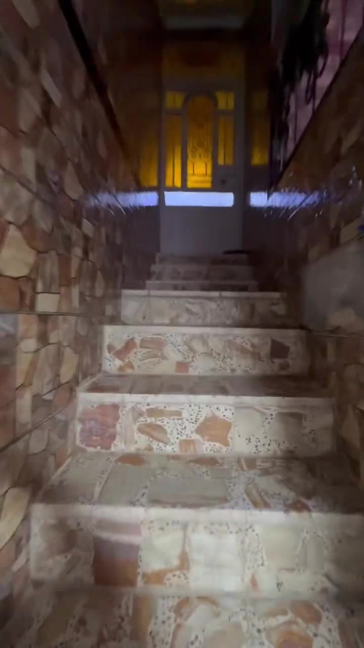 يا الله
🏠 للبيع دار سكني –100 متر 

📍 الموقع: السايدين – مال كراج بغداد

🛣️ البيت ب الفرع مال المجمع الطبي .

أنا مواصفات الدار:

* غرفة نوم.

* 

* صالة.

* مطبخ.

* استقبال.

* حمام داخلي.

* حمام خارجي.

* ⁠البيت طابقين الطابق الاول الدرج ماله على شارع البيت يعني مشتملين الاطابق الأول نفس الاطابق الارضي 

📞 للاستفسار والاتصال: ***********

⚠️ غير متواجد على الفيس، يرجى الاتصال مباشرة
