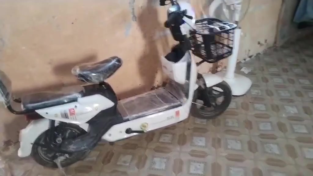 السماوه الوركاء ناحية الكرامة. 
دراجه شحن للبيع فول مواصفات تايراتها اصليه سرعتهه 50 يطول شحنها 10 كيلوات السعر 400 قفل 4 بطاريه
