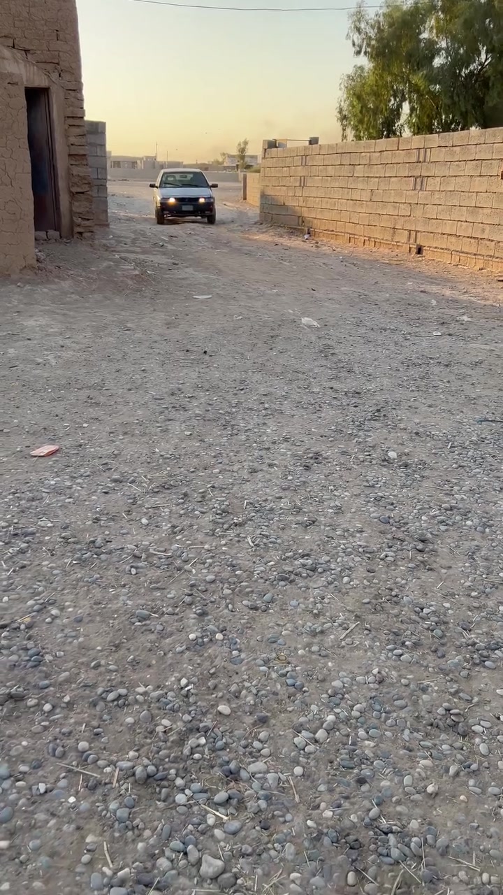 السلام عليكم 
سيارة للبيع شغاله كير محرك كهربائيات شغاله رقم فحص نينوى بيها سنويه بس ابيع حبل مكفوله من حكومه وعشائر مكان السياره ناحيه قراج قريه الحديقه السعر 6 ورقات وبها مجال  وتساب ***********
