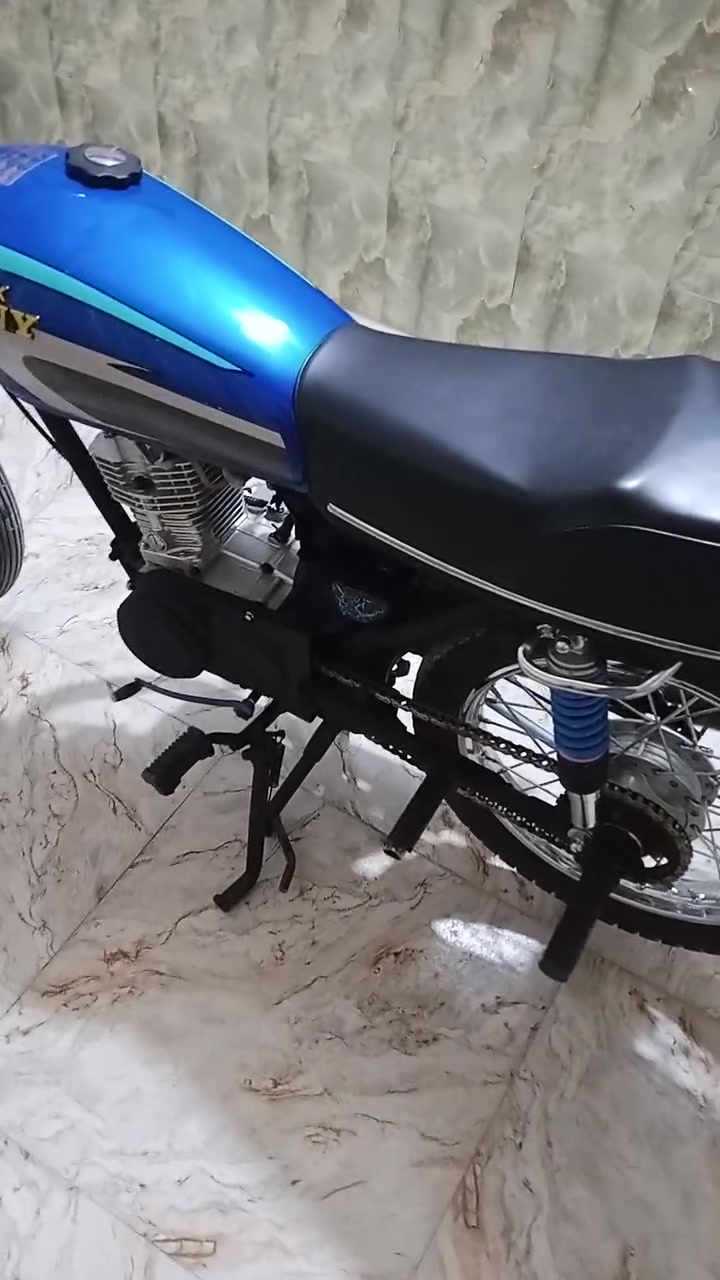 السلام عليكم دراجه أربعة كير.كلك كلك  حربي سعر الدراجه 450وبيه مجال حك الجيه
