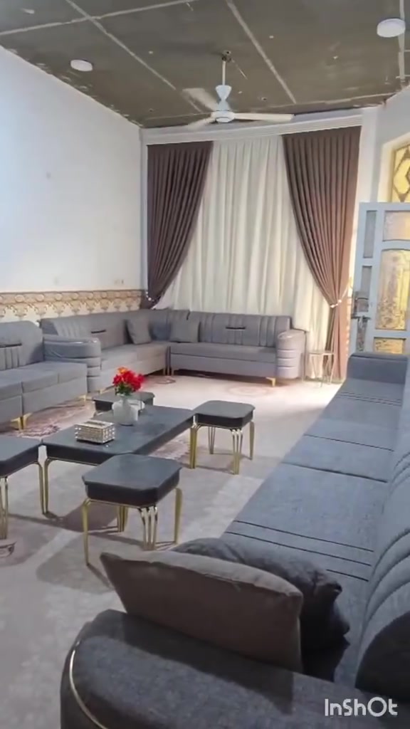 بيت للبيع حي الرافدين قرب جامعه العين المساحه 250م طابقين الطابق الاول استقبال صاله غرفه مطبخ صحيات داخليه و خارجيه الطابق الثاني 3غرف وصاله وصحيات السعر 500للاستفسار ***********
