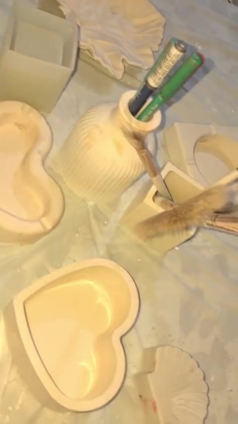 ✨ Éclat Home ✨
لمسات جبس ناعمة ومميزة للبيت والهدايا 🤍🕯️

نوفر قطع جبس بتصاميم متنوعة وحلوة، مناسبة للديكور والهدايا والتوزيعات 🌷

🤍 متوفر بيع جملة ومفرد
🤍 ومتوفر تجهيز وتوزيع لأهل المحلات والبيجات
🤍 تجهيز حسب الطلب وبحسب الكمية

📩 للطلب والاستفسار:
Instagram: @eclat_home7
WhatsApp: ***********

✨ تابعونا وشوفوا جديد شغلنا أول بأول 🤍

نص مكتوب في الصور:
- @eclat_home7