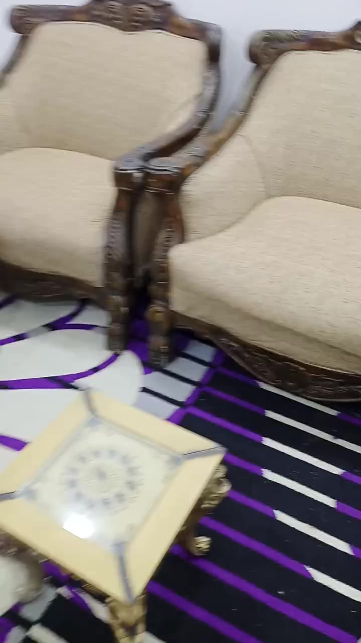 تخم ملكي • خشب زان • ١٠ مقاعد