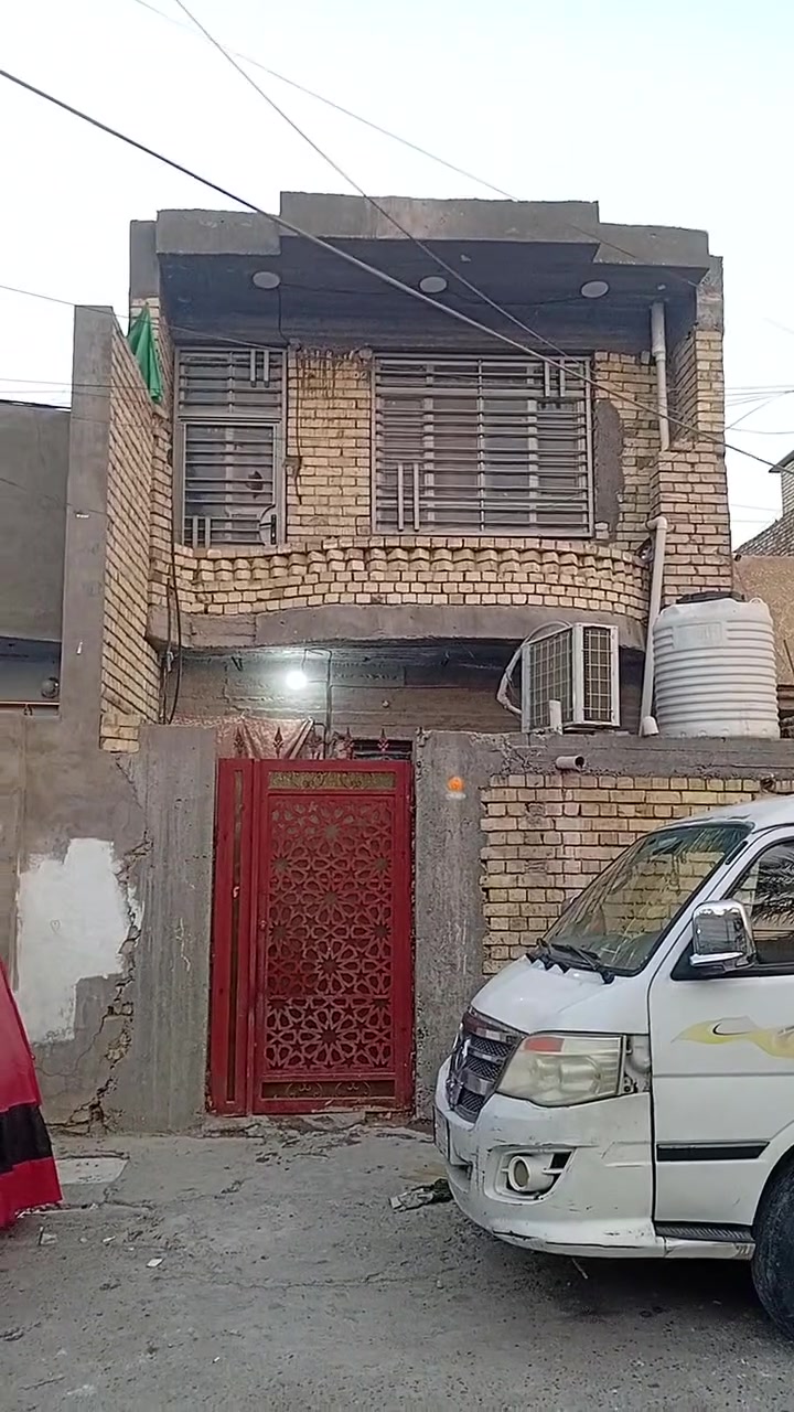السلام عليكم
مكتب دلالية الصادق للعقار 

بيت للبيع مساحه 100م واجهه5 والنزال 20

يحتوي البيت على استقبال وصاله واربع غرف نوم 

نوع العقار طابو زراعي سند 25

العنوان حي طارق شارع القديم شارع ملعب كريدي ثاني فرع من تدخل بلشارع ع ايدك اليسرى 

السعر 100 وبي مجال 

اتصال ***********

***********
