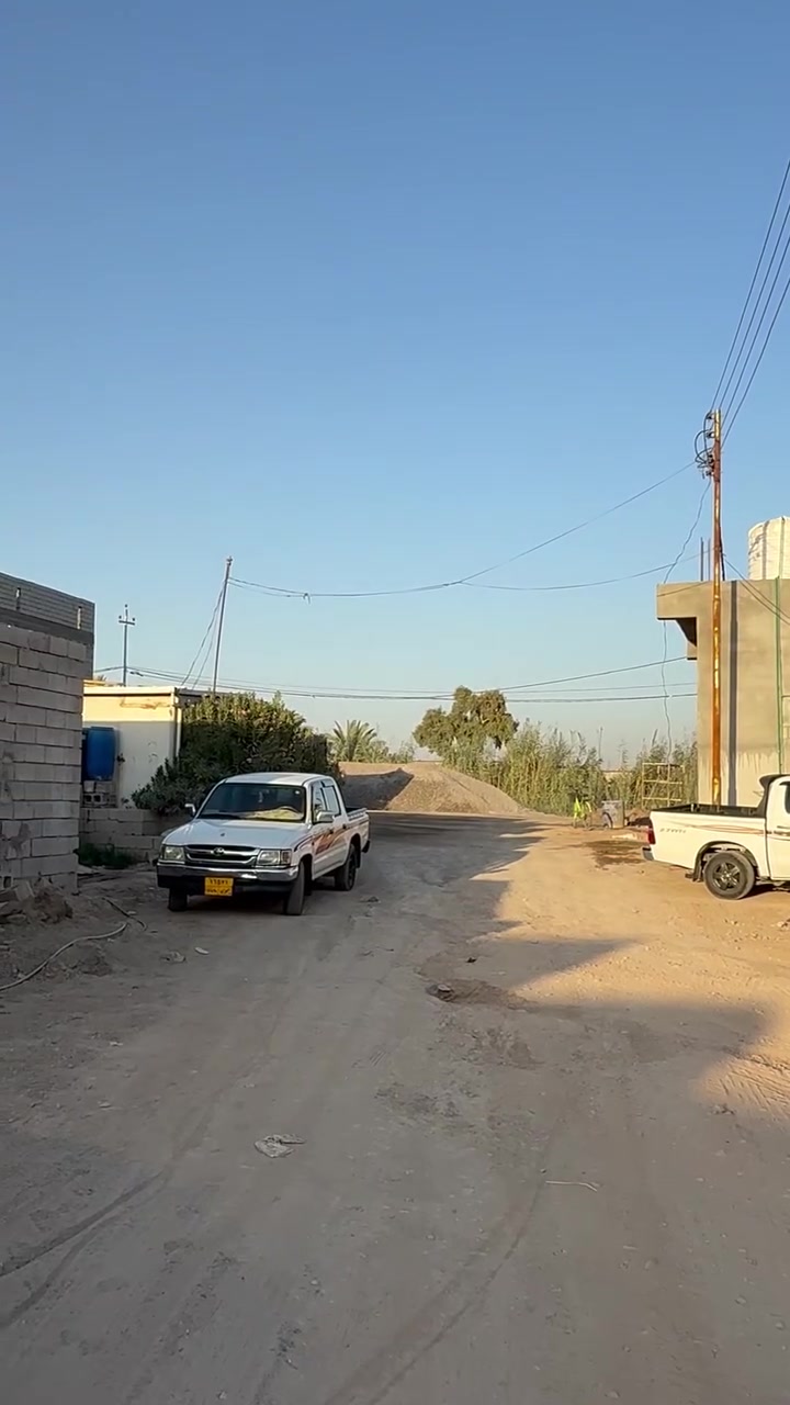 سلام عليكم 
فرصه أستثماريه 💸 
بيت للبيع مساحه ( 196 م) 
كامل خدمات ( مياه ، كهرباء ،تبليط يبعد عليه ٢٠ م ) يبعد ع شارع العام ١٥٠م 
طابق واحد
متكون من ، كراج 🚗، استقبال ، مطبخ ، صاله ، غرفتين نوم ، حمام ، وممشىٰ 
صنف العقار ؛ ملك صرف زراعي 
عنوان ؛ تقاطع القدس دور الزراعه الرابعه قرب ملعب القدس 
بالقرب منه ( فرن صمون ، مخبز ، منضومه ماء RO , مطعم ، صيدليه ، اسواق ، أنشائيه ) كامل خدمات 
ملاحضه ؛ ناقصه تاسيس مجاري ووصحيات خارجيه 
للأستفسار ؛ ***********
