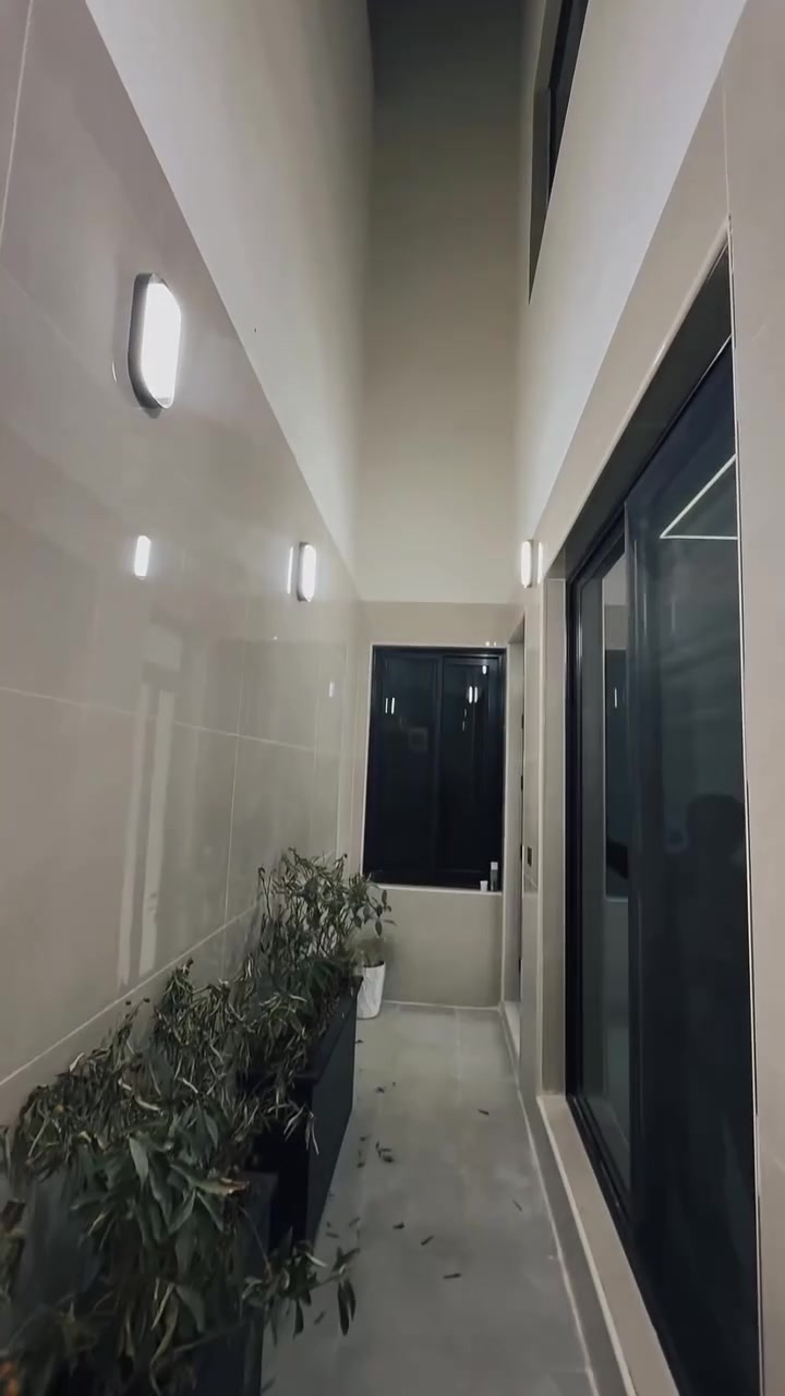 #اعلان_عقار_للبيع 🏡

فرصة سكنية مميزة وسعر مناسب.... 
دار للبيع بناء حديث ومودرن في منطقة الدورة حي الطابقين ✨
المنزل من تصميم وتنفيذ مكتب المهندسة ريام القيسي

مساحة الدار 180متر مربع

 📌الموقع: بغداد - منطقة الدورة / حي الطابقين

البيت يحتوي على :
 * استقبال: بمساحة (6×5 ) 
 * مطبخ: بتصميم عصري 
 * غرفة نوم ماستر في الطابق الارضي 
 * حمامات عدد 2
 * حديقة داخلية 
* الطابق الاول يحتوي ثلاث غرف نوم واثنين منهم ماستر 
 * الواجهة مودرن مميزة مع إضاءة ليلية  وحديقة خارجية مرتبة.

البيت منفذ بمواد درجة اولى ومواصفات ممتازه وجاهز للاستلام 

السعر 460 مليون وقابل للتفاوض 

📞 للاستفسار ومعرفة كافة التفاصيل، يرجى مراسلتنا عبر الرسائل أو الاتصال على الرقم: [***********]
