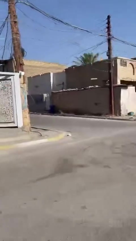 السلام عليكم
بيت للبيع مساحة 200 متر طابو ملك صرف طابقين  ركن على ساحه موقع خلف مطعم الامير خلف صيدلة مضر مقابيل ماكولات السلطاني موقع مميز مقابيل البيت حديقه خاصه للبيت  مساحة جدا ممتازه و مصروف عليها 
مدخل البيت من جهة الشارع بابين و مدخل من جهة الكراج 3 مداخل للصاله و للمطبخ و للستقبال 

يحتوي البيت على الطابق الاول غرفه نظام السويت و مطبخ حار و بارد و ترك عدد 2 وصحيات عدد 3 و صاله و استقبال طابق الثاني يحتوي على 4 غرف نوم و صحيات عدد واحد و مخزن و ترك و بيتونه مخزن بيهه 

محلة 225 البيت جدا نضيف 

للاستفسار اكثر واتساب او اتصال على الرقم 

***********
