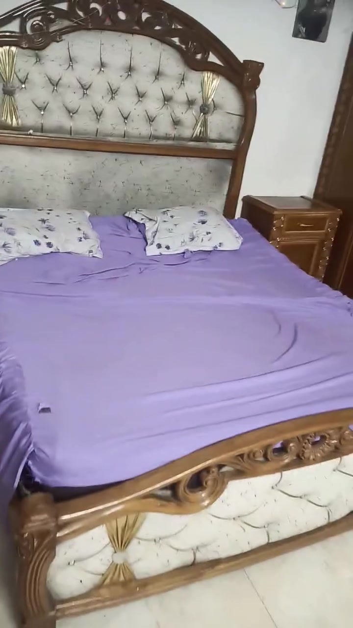 سلام عليكم غرفه صاج عراقيه للبيع مو سوكيه خشب ثقيل تخبل جديده مابيهه تصليح مكاني الدوره هور رجب السعر 900بيهه مجال اعيد واكرر غرفه مو سوكيه ***********
