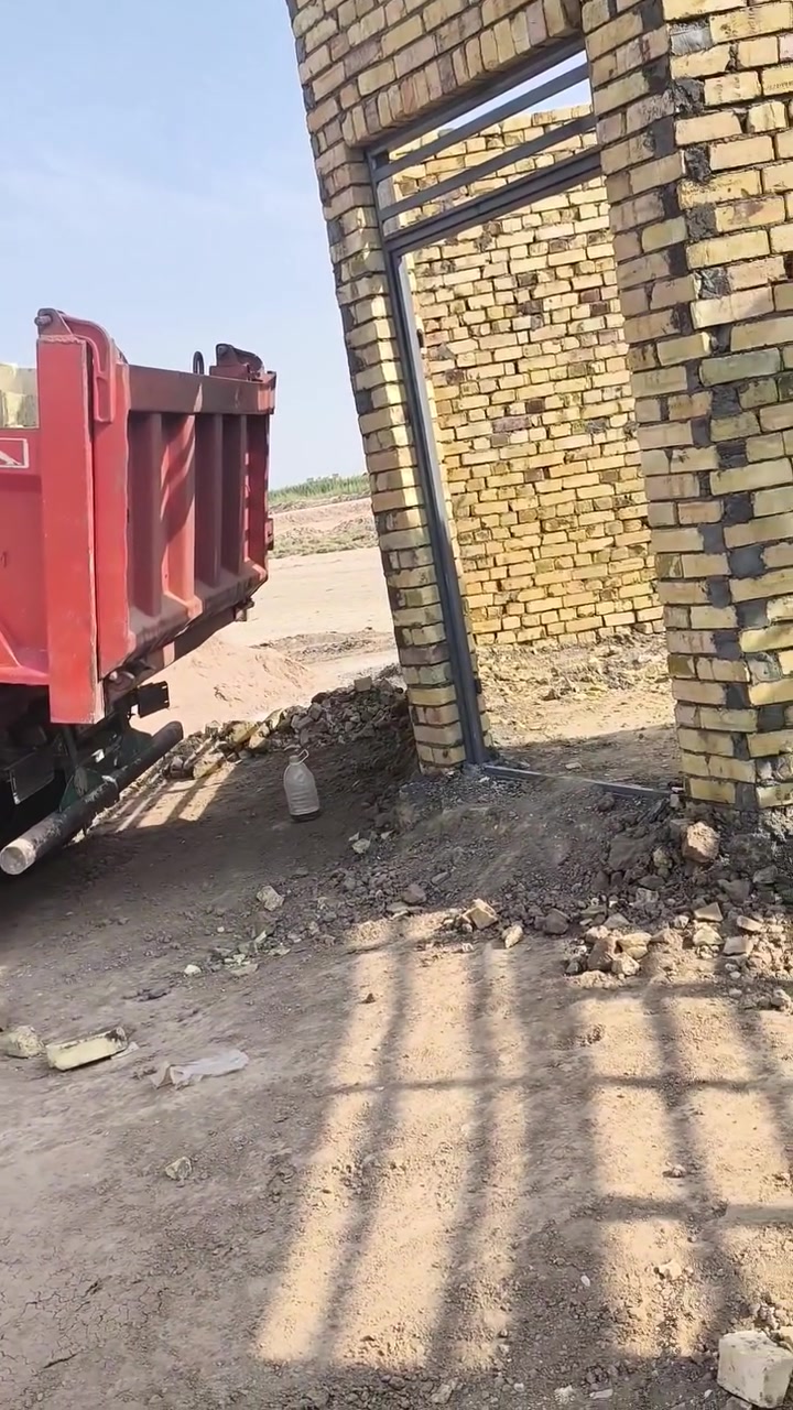 سلام عليكم طابوق نجكتر نظيف عدد كامل وزيادة بخت السعر حسب المكان خابر وتدلل *********** ابو زينب البهادلي @
