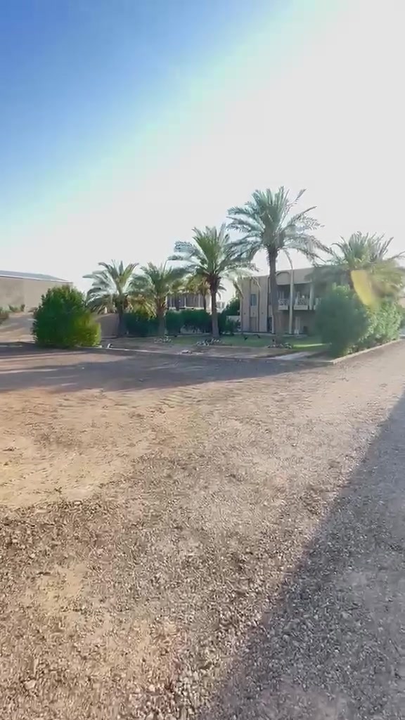 السلام عليكم ورحمة الله
من رخصة لادمن
بيت في أبي غريب منطقة شيحه قرب تقاطع فريح
مساحه الكاع كليه 3دونم اله ربع
مع بيت مساحه 650 متر
يحتوي على ٦غرف  
4سويت 
مع حديقه داخليه خارجيه
الاستفسار ***********
