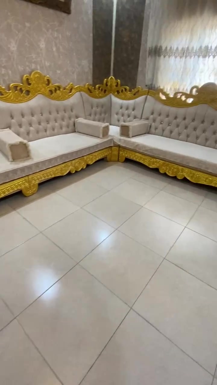 @الجميع
ديوان شغل موصل فصال رئاسي مستعمل جدا نظيف قياس ١٥متر ٦قطع وزاويتين مع كوشات والقطع بقياسات مختلفه تاج.  عالي وخشب. جام 
وقيود انج ونص مقعد بلوك ايظا
العنوان موصل حي المصارف قرب بيت ارشد  الزيباري مجاور ماكس مول للإستفسار الرجاء الاتصال بالرقم التالي 
***********متوفر اتصال واتساب  ايظا 
***********اتصال

