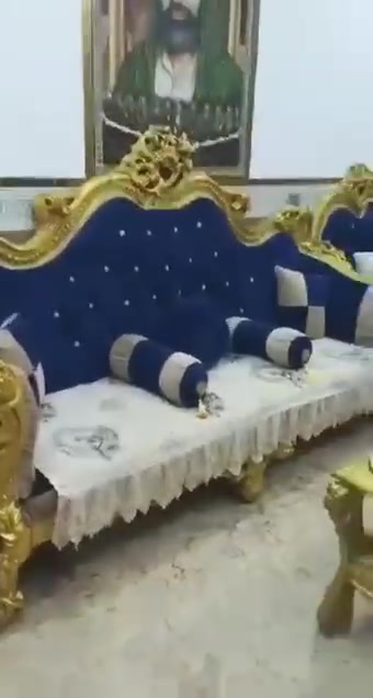 تخم زان مصري دمياطي نضيف جدا صبغ ورق ذهب نقش يدوي طبله وسطيه مرمر ٦٥٠ المكان تراث البياع للتواصل واتس
***********
