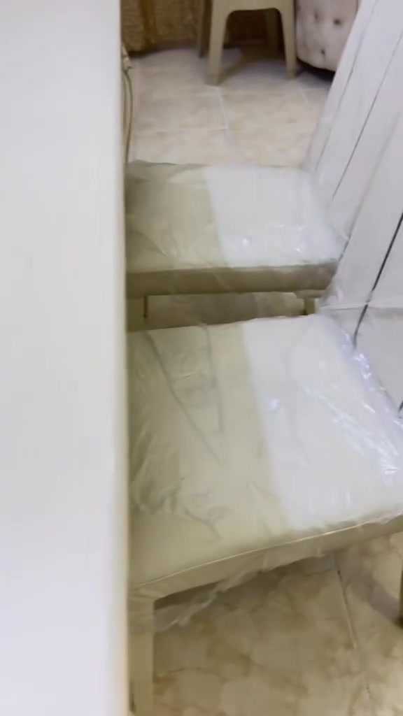 ميز طعام • جديد • واتساب