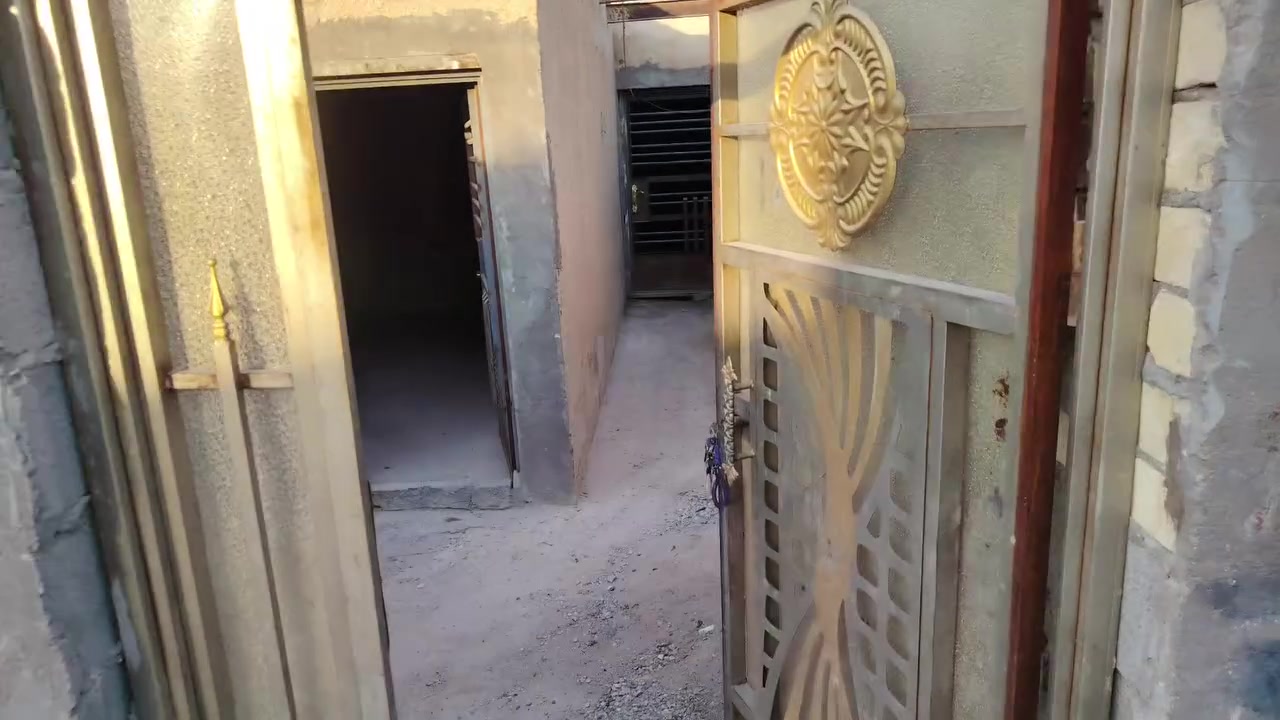 السلام عليكم بيت ١٠٠متر بل حميدية يم السوك الصغير يرادلة ترتيب المي والمجاري جدد والبيبان جدد مامصبوغات تبليط وكافت الخدمات مبايل ***********
