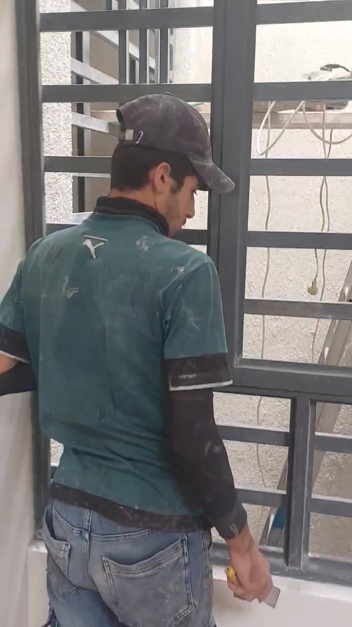 صبغ وتنضيف الشبابيك وشد الجام شغل درجة اولا ومرتب  داخل بغداد الرصافه ...