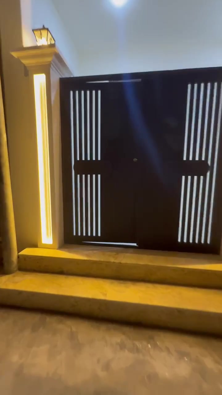 السلام عليكم
للبيع دار ١٠٠ متر طابقين طابوق شغل درجة أولى يحتوي على ٤ غرف نوم وصاله وستقبال وصحيات
العنوان كربلاء حي الزيتون 
البيت شغل درجة أولى شرط
لاستفسار اتصل *********** او تساب ***********
السعر 190  وبيه مجال.
