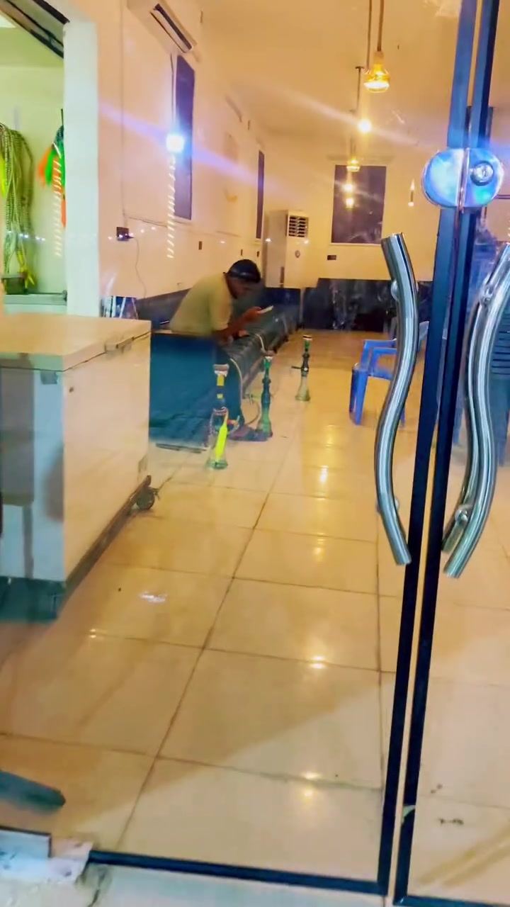 كهوه البيبع جاهزه من كل نواحي صالها ٤ ايام من فتحها وريد ابيعها
***********
